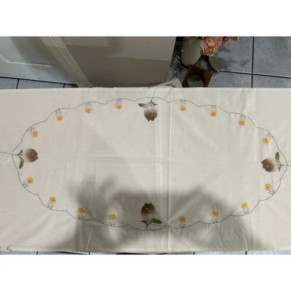 Large Floral Tablecloth Scalloped Edge 74x94 Rectangular Cottage Style - Picture 2 of 5